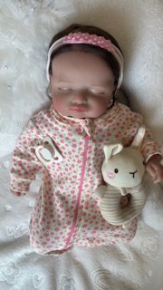 Bebê delicada dormindo