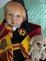 Bebê Rony Weasley da linha Colecionáveis de Herança — foto 2