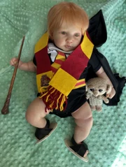 Bebê Rony Weasley da linha Colecionáveis de Herança — foto 3